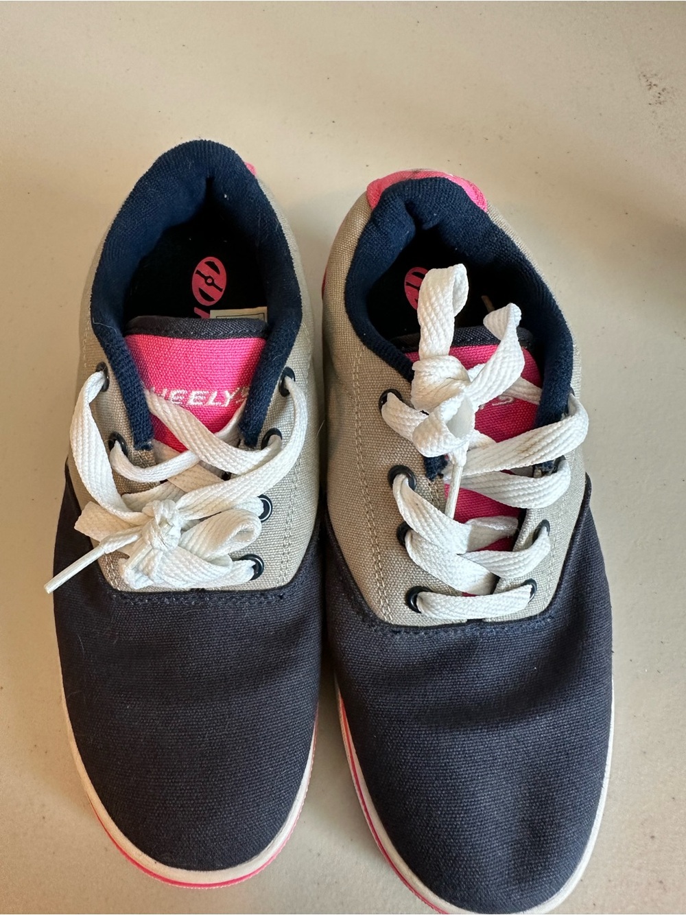 Women’s/Kids Heeleys. New never been used.